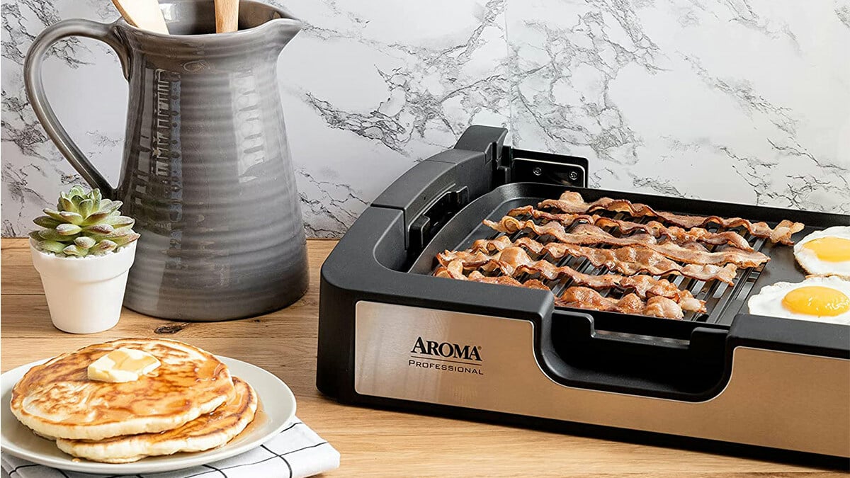 Save nearly $80 on this 2-in-1 indoor electric grill and griddle