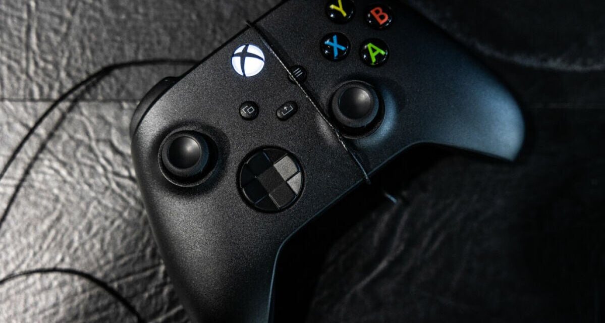 How to connect Xbox controller to PC