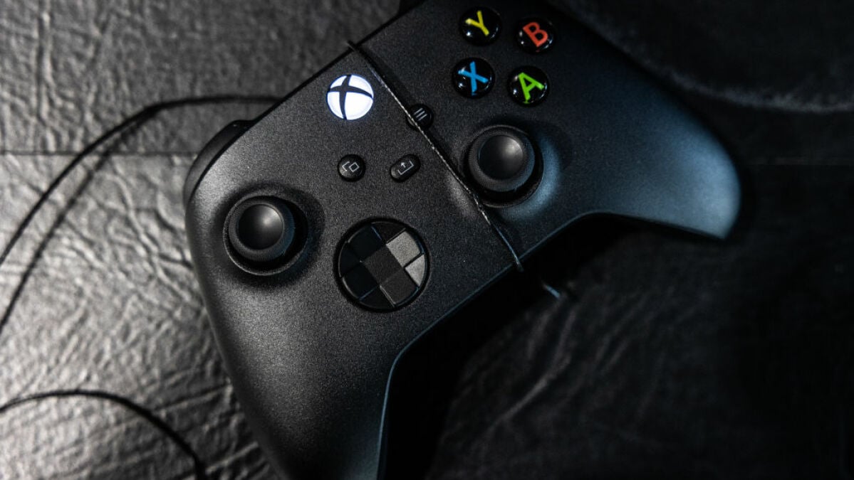 How to connect Xbox controller to PC