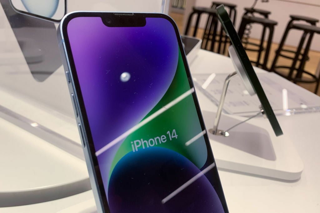 iPhone SE 4’te büyük tasarım değişikliği (iPhone 14’e mi benzeyecek?)