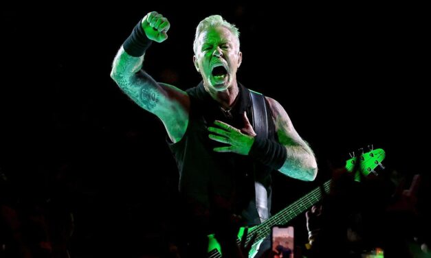 James Hetfield, idolünün “küllerinden” dövme yaptırdı! ‘Lemmy olmasa, Metallica da olmazdı’