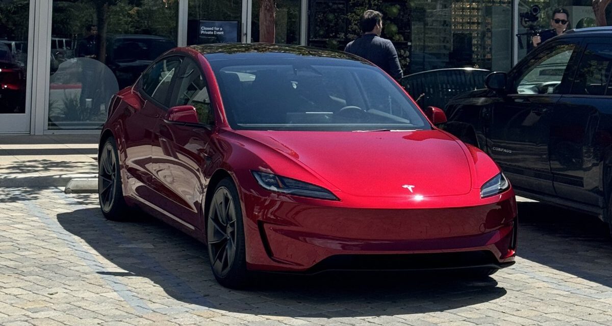 Karşınızda “asfaltı ağlatacak” Tesla Model 3 ‘Ludicrous’