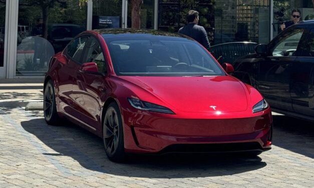 Karşınızda “asfaltı ağlatacak” Tesla Model 3 ‘Ludicrous’